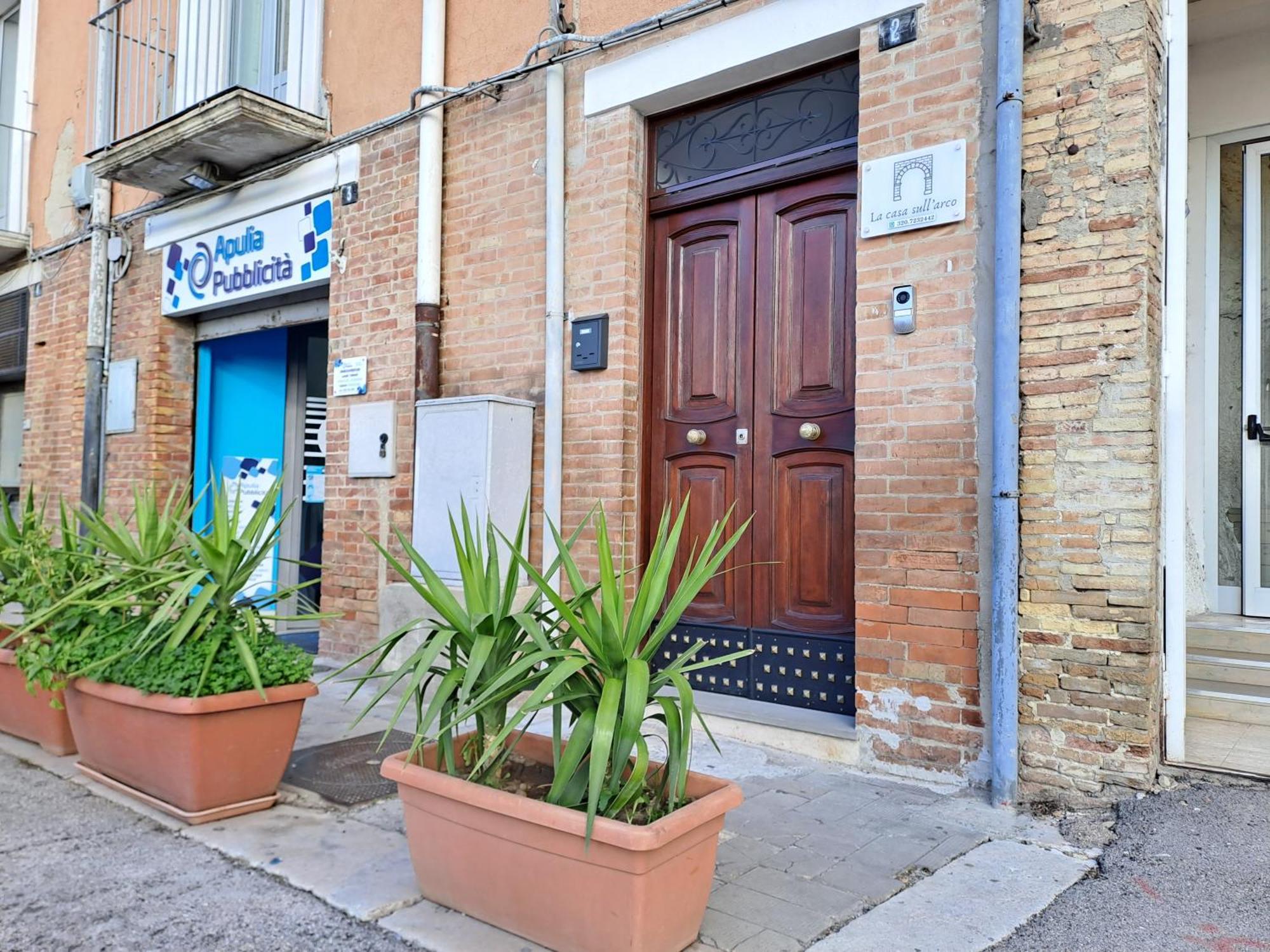 卢切拉La Casa Sull Arco住宿加早餐旅馆 外观 照片